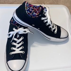 Size 9 women’s Converse all star chuck taylor